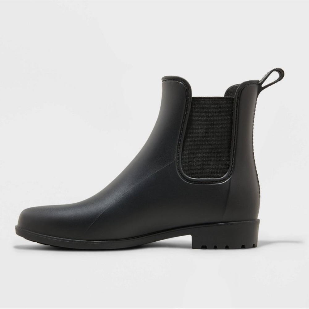 Never worn a new day rain boots